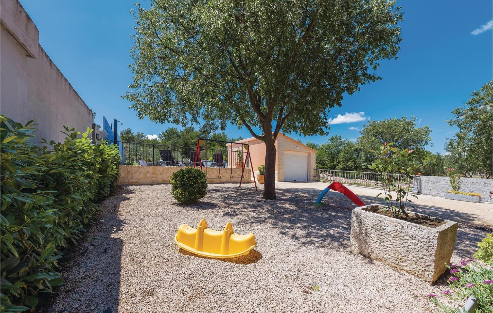 Amazing Home In Bilice With Outdoor Swimming Pool シベニク エクステリア 写真